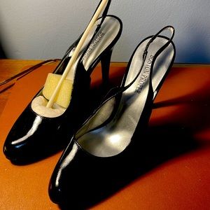 New unused black shiny sling back pumps
